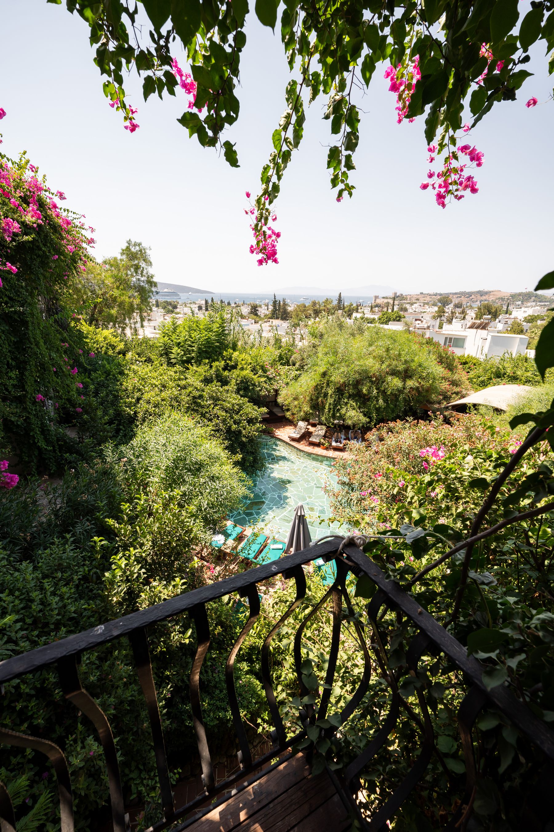 Garden and pool at El Vino Hotel & Suites Bodrum